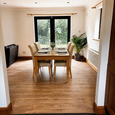 בית נופש Getaway 3 Beds 4 Bathrooms *