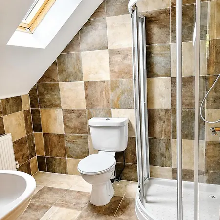 Getaway 3 Beds 4 Bathrooms בית נופש *