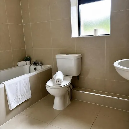 Getaway 3 Beds 4 Bathrooms בית נופש Brittas Bay