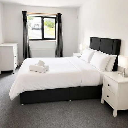 Getaway 3 Beds 4 Bathrooms בית נופש *
